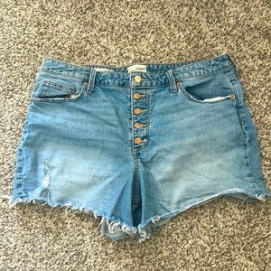Comfortable button up jean shorts!